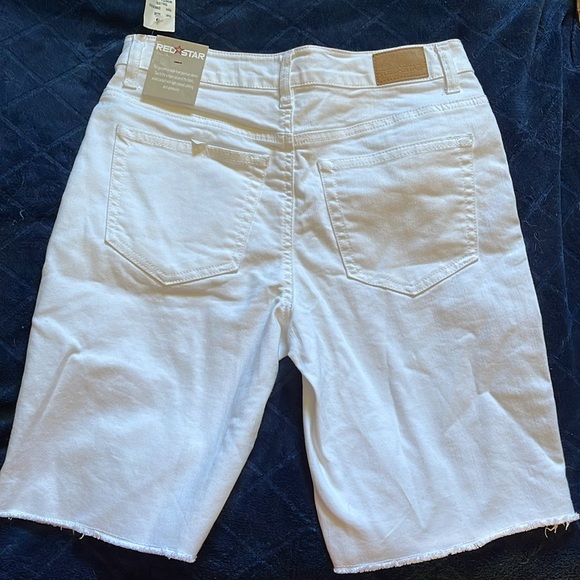Redstar white denim bermuda shorts size 2. NWT reg$78.00 great for spring/summer - Picture 2 of 6